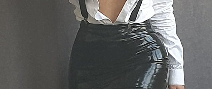 Online domineren met Meesteres Sophie Online domineren, Meesteres Sophie doet het met Whatsapp en Skype