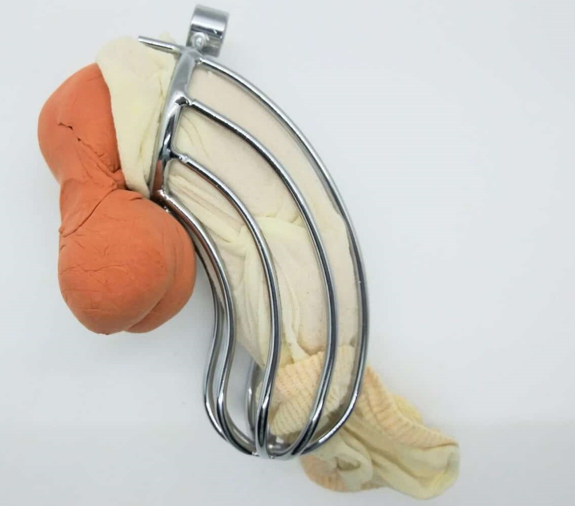 De makkelijke manier om een kuisheidskooi aan te trekken Een alternatieve manier om een kuisheidskooi aan et doen