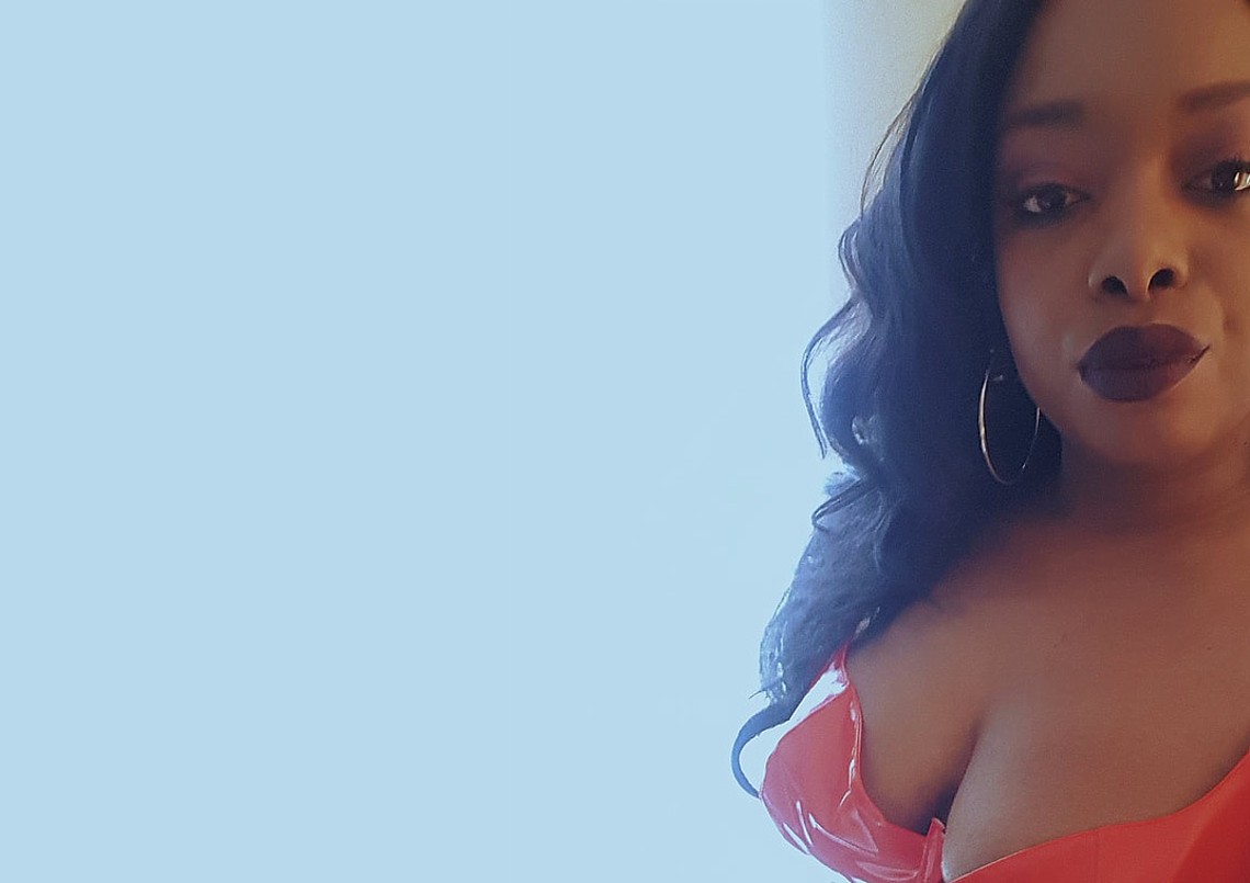 Gentle Femdom, Mrs Ashanti Alexis bedrijft het