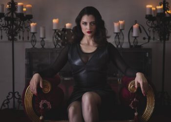 Zorg ook jij dat Meesteres Bella Lugosi naar de Lage Landen komt?