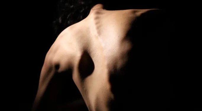 Voor jouw Meesteres? Wéér een professionele naaktfotograaf