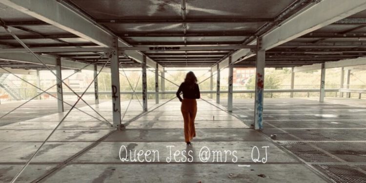 Uw Findomvraag aan Mrs Queen Jazz (die zich nóg meer bloot geeft …)