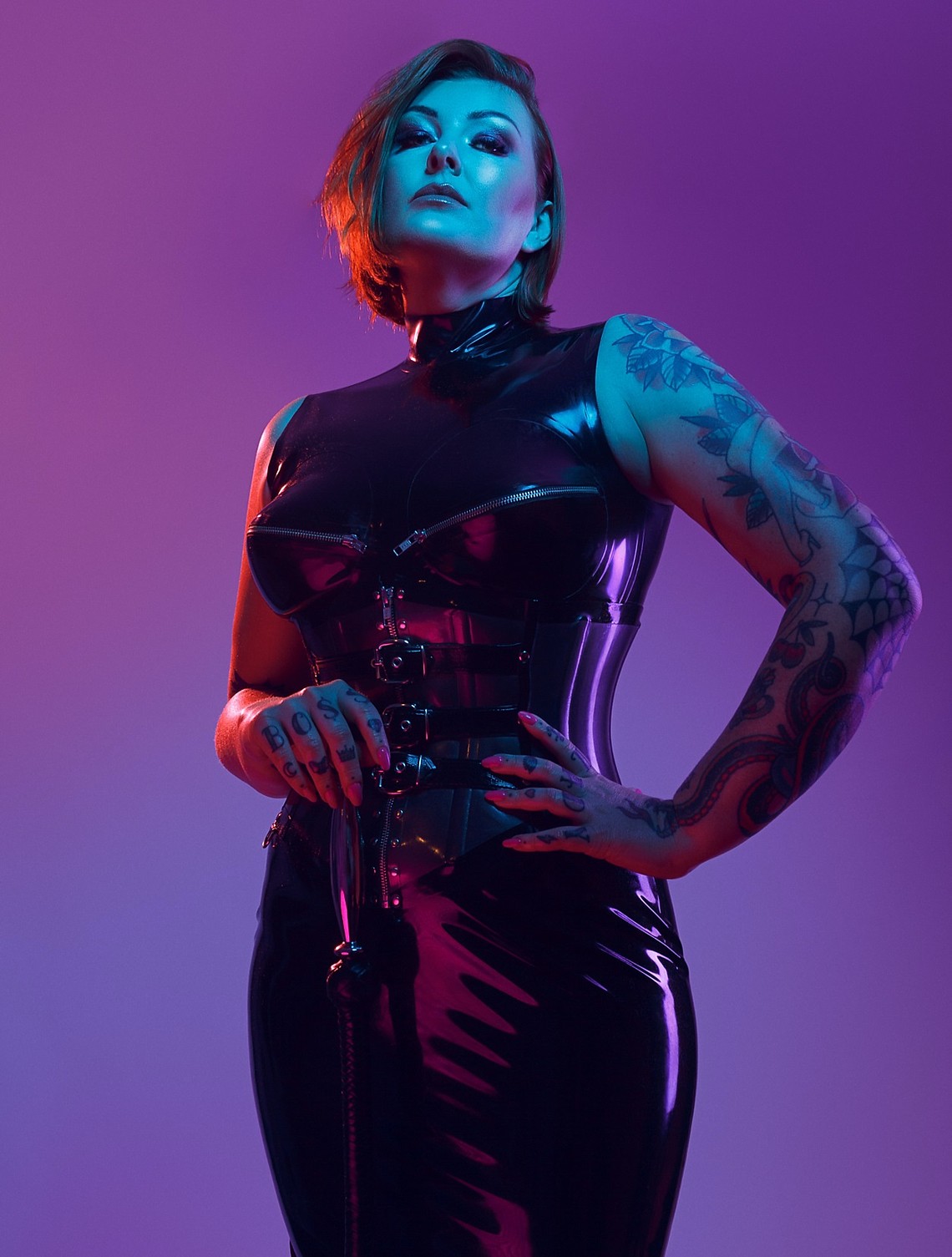 De Belgische Meesteres Medusa kijkt op je neer Belgische Meesteres Medusa