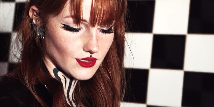 Red Dominatrix, niet zomaar een rode Meesteres