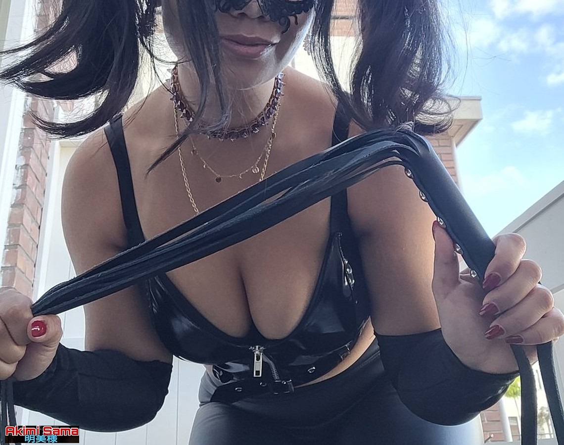 Meesteres Akimi Sama in een lieve bui... Meesteres Akimi