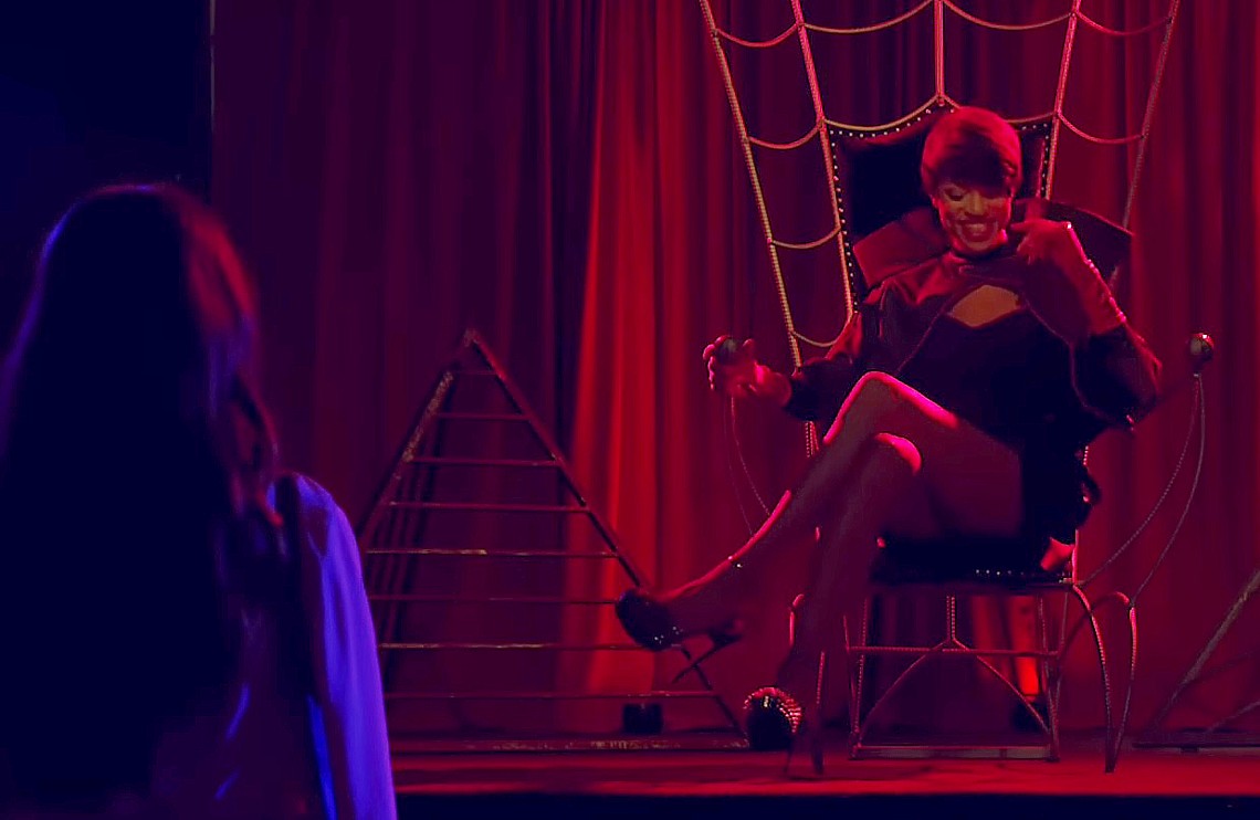 Scene uit Fem|Dom, de hoofd YT-film uit deze post Fem|Dom YT-films