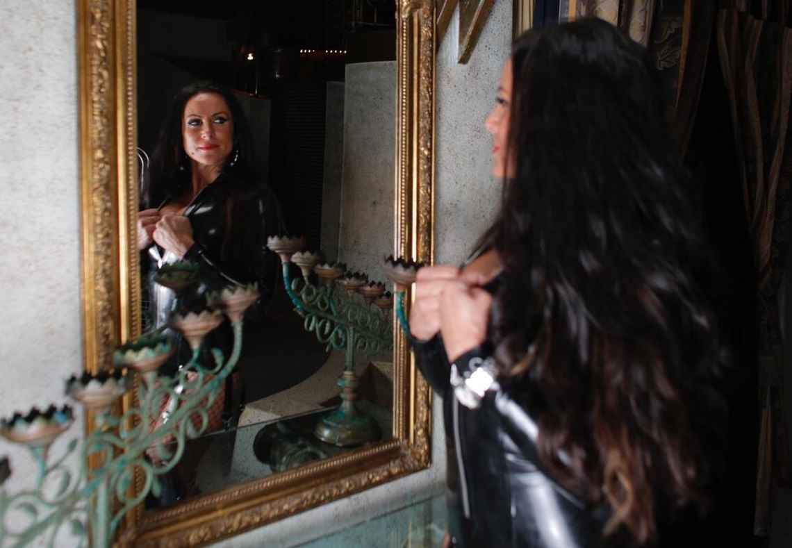 Meesteres Pia geeft je een dieper inzicht in je slavenziel... Meesteres Pia