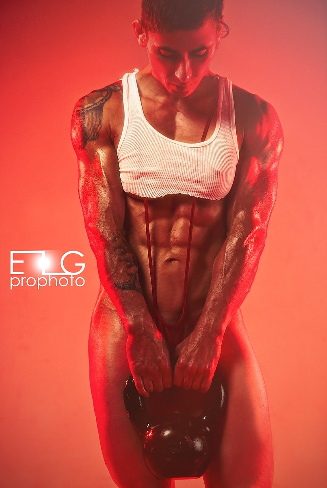 Deze Reuzin van nauwelijks 1m50, Meesteres Emma Switch, doet o.a. Nederland aan Meesteres Emma Switch Nederland