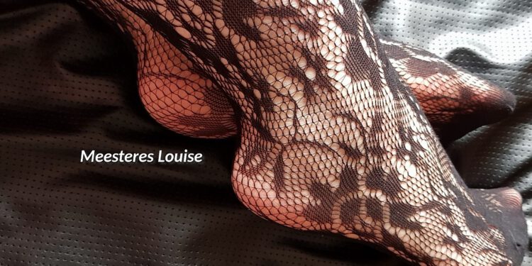 Parttime Fin/Femdom Meesteres Louise doet ook aan Age Play