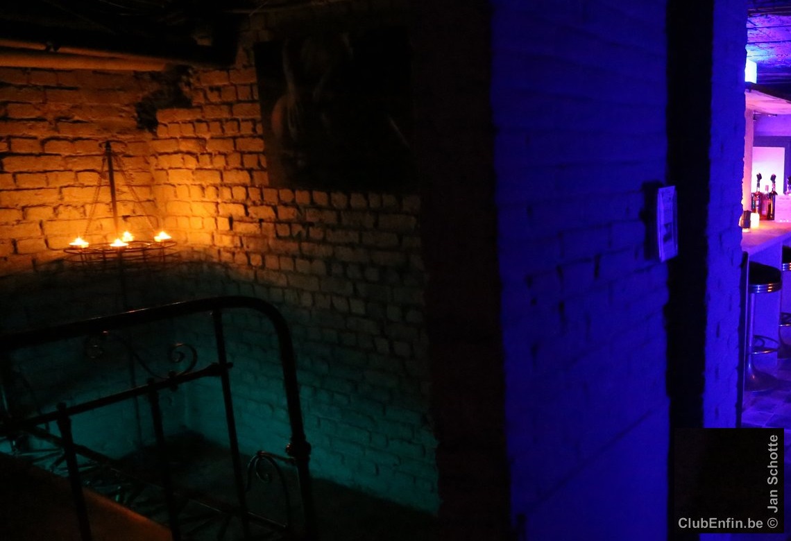 Club Enfin, een van de kerkergezichten... Club Enfin