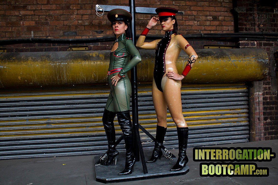 De twee special agents van het Interrogation Bootcamp Conglomoraat komen met hun fantastische aanbieding interrogation bootcamp aanbieding