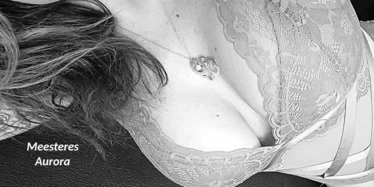 Eindelijk! De site van Meesteres Aurora staat online!