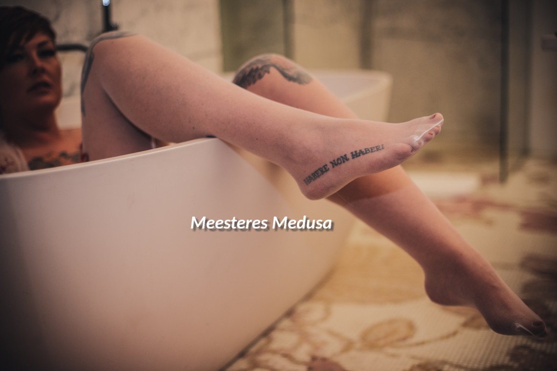 In column 11 gaat Meesteres Medusa op zoek naar de bron van haar BDSM-geaardheid medusa column 11