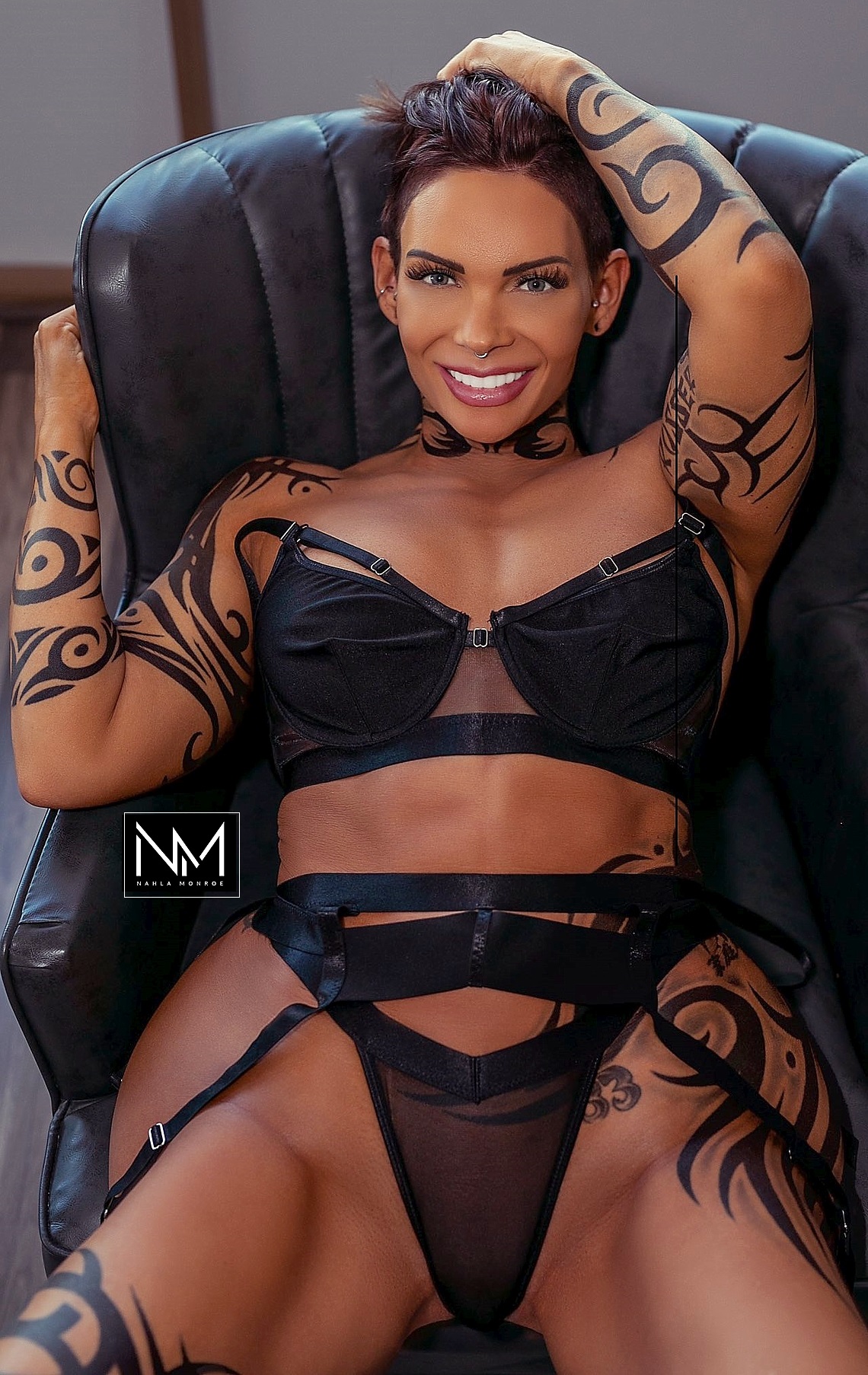 Een van de schitterende platen uit de content van Nahla Monroe content Nahla Monroe