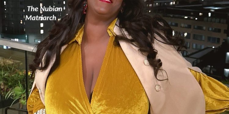 BDSM Hotel; Mme Caramel, The Nubian Matriarch, bouwt Dungeon Imperium!