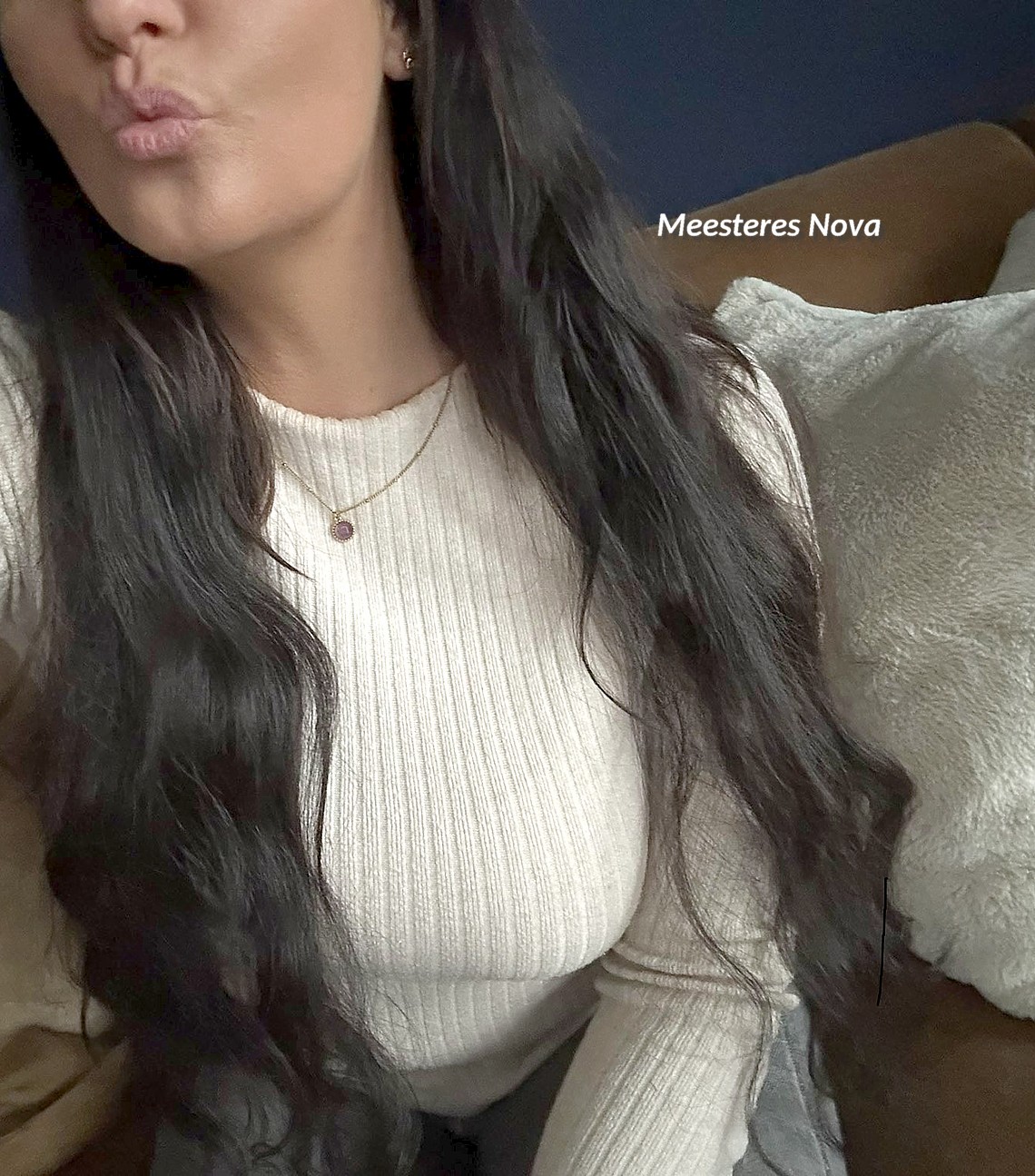 Meesteres Nova ontvangt je voor sessies zeker niet in deze outfit. Tenzij... Meesteres Nova ontvangt