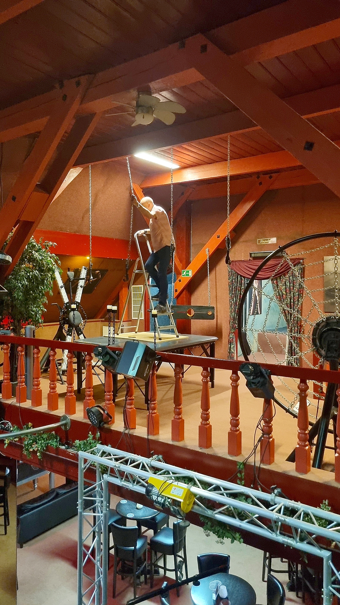 De BDSM-agenda's op Klapjes van Meesteres Monique raakt door de geilige foto's heen. Vandaar deze plaat over een veilige speelomgeving. BDSM-agenda Meesteres Monique