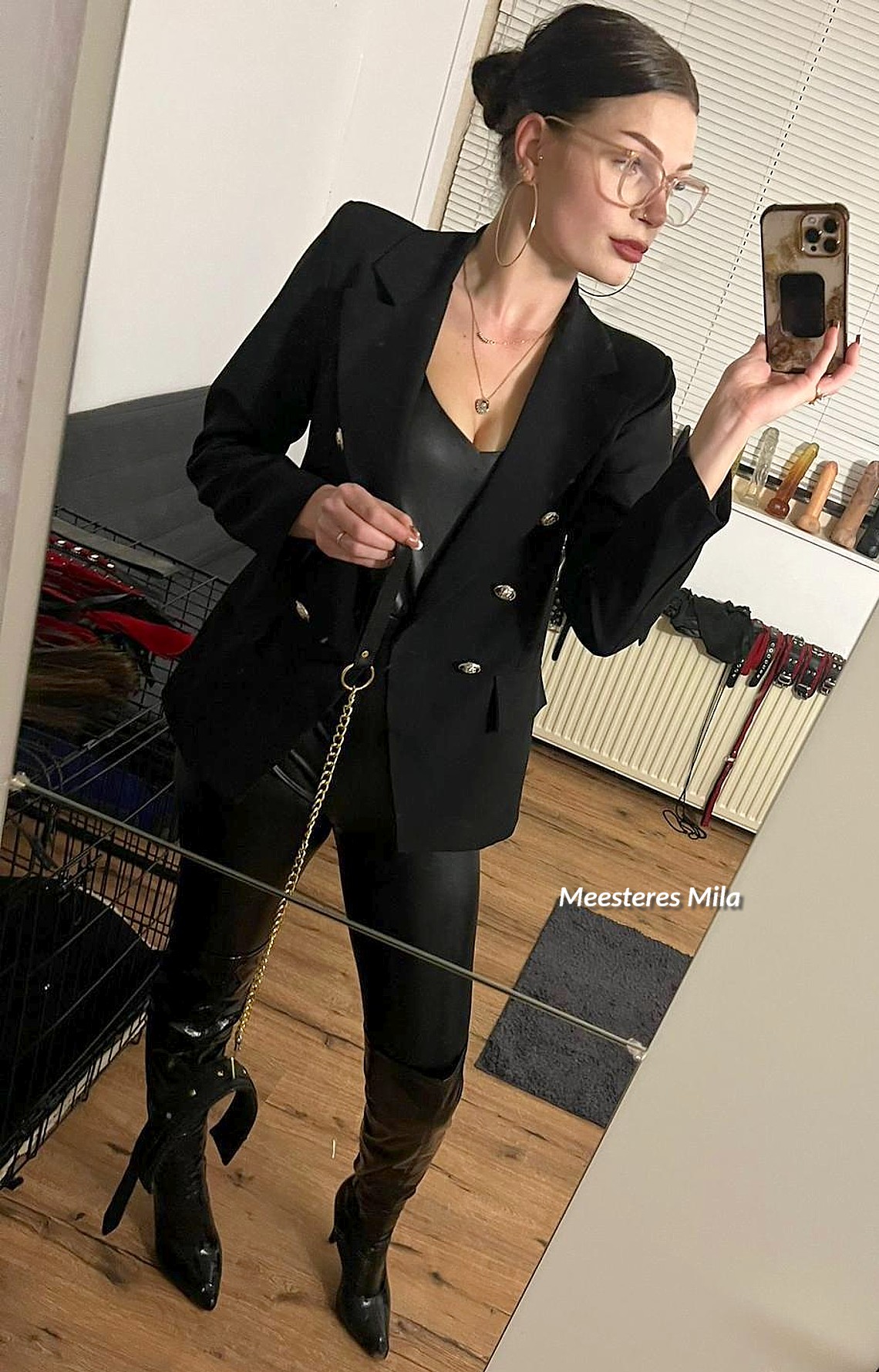 Meesteres Mila en een van haar weinige selfies Meesteres Mila