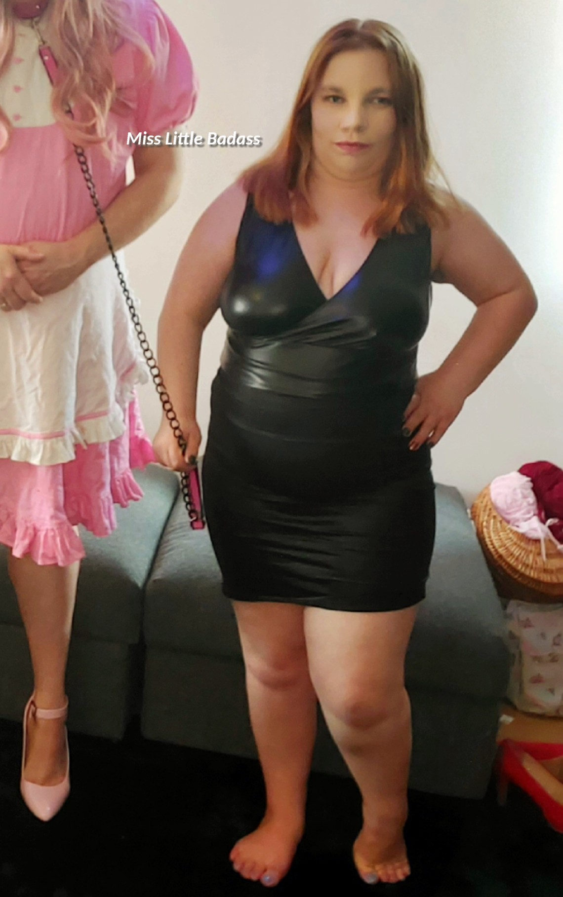 Miss Little Badass en een van haar sissyslaven Miss Little Badass