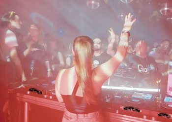 Muziekje erbij? Laura van Dam (ADE 2025)